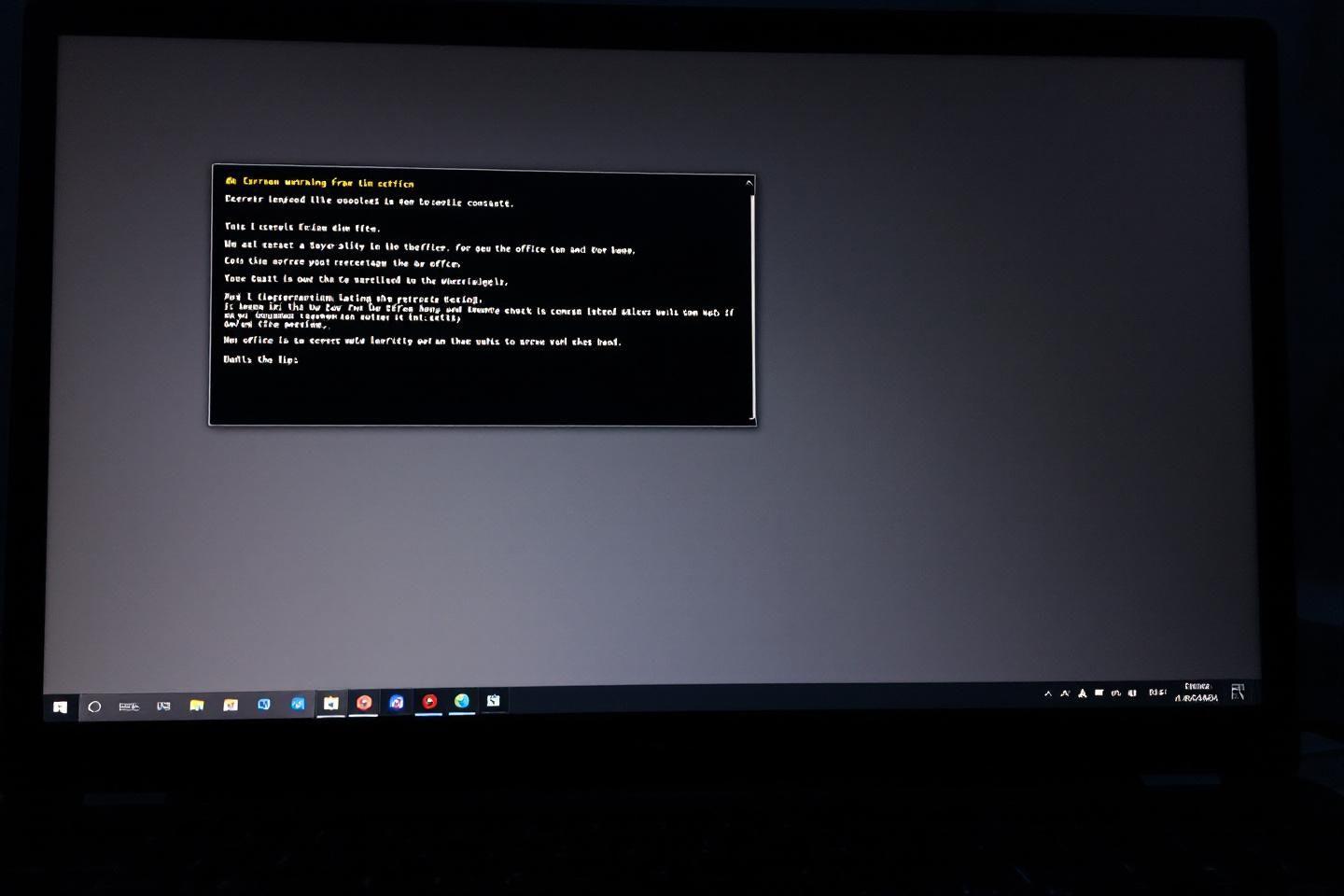 Écran d'ordinateur affichant un message d'avertissement système